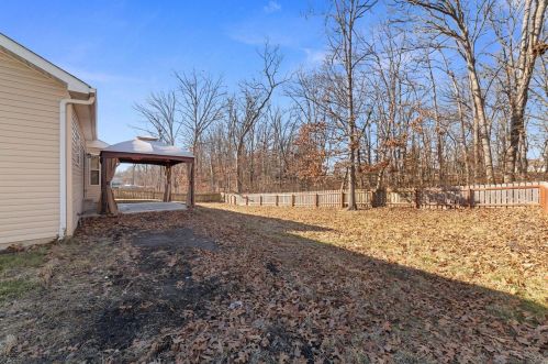 170 Village Circle Dr, Winfield MO 63389-2051 exterior