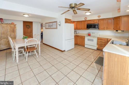 300 Holly Ave, Camden NJ 08107-1022 exterior