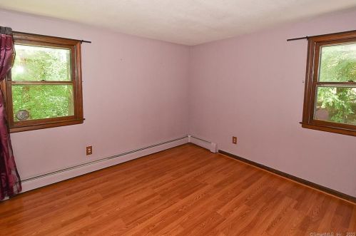 16 Ladd Rd, Ellington CT 06029-3104 exterior