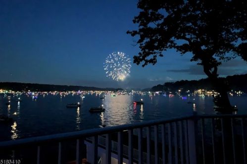 7 Elba Ave, Hopatcong NJ  07843-1807 exterior