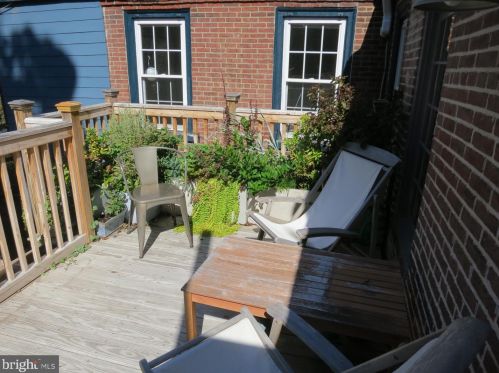 324 Camac St, Philadelphia PA 19140-4214 exterior