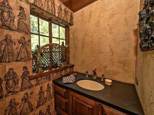 110 Inglewood Dr, Pittsburgh PA 15228-1505 exterior