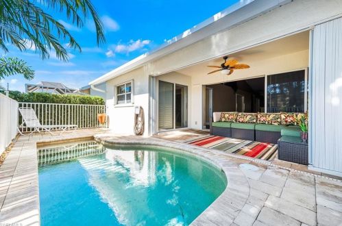 6113 Thresher Dr, Naples, FL 34112-1905