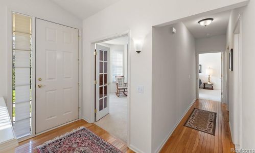 1342 Alameda Blvd, Troy MI 48085-6739 exterior