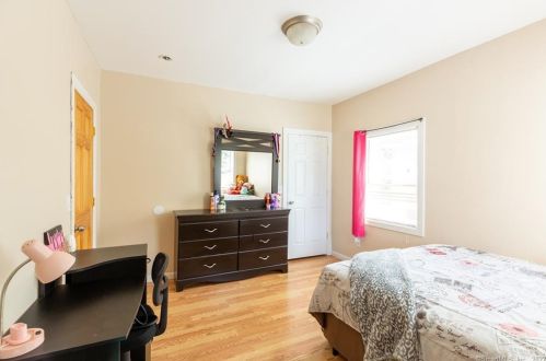 376 Chestnut St, New Britain CT 06051-2309 exterior