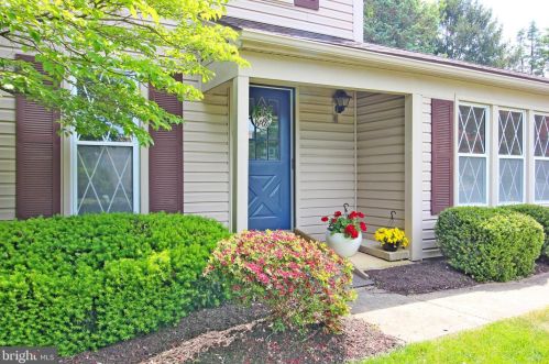 2845 Pebblebrook Dr, Lancaster PA 17601-3329 exterior