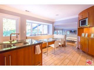 1322 Londonderry Pl, Los Angeles CA  90069-1335 exterior