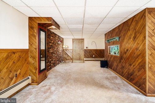 14 Peterson Ave, Edison NJ 08817-3318 exterior