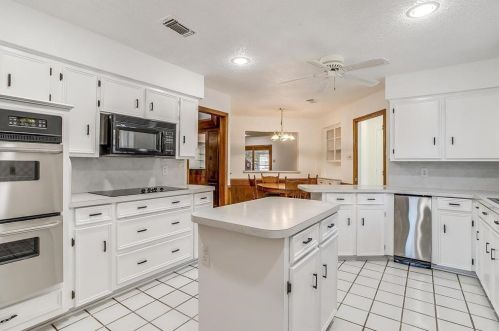 3500 Bellah Ct, Irving TX 75062-3624 exterior