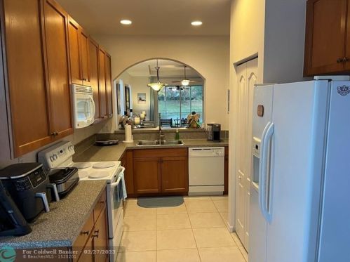 10086 Chadwick Dr, Fort Pierce FL  34987-2418 exterior