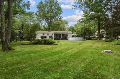 24 Tamarack Hl Dr, Poughkeepsie NY 12603-1112 exterior