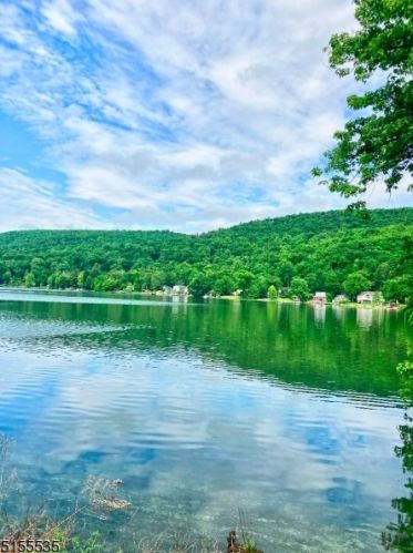 25 Grandview Ln, West Milford Lakes NJ  07480-1424 exterior