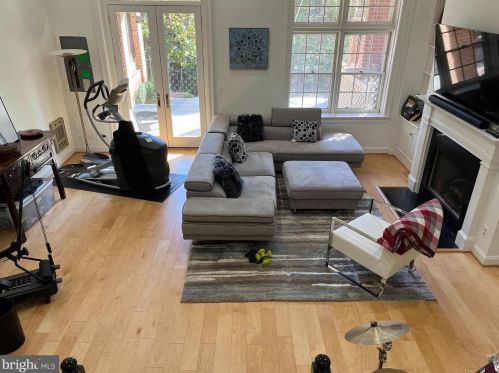 3946 Highwood Ct, Washington DC 20007-2131 exterior