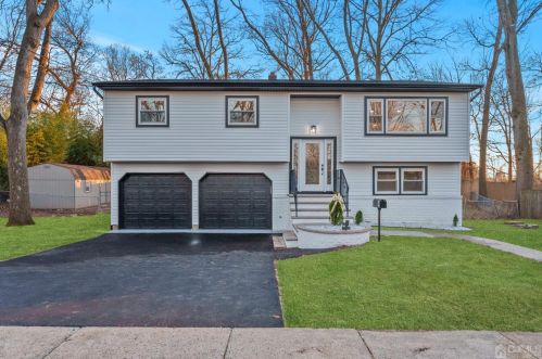 4 Dianne Ct, Edison, NJ 08817-5510