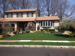 198 Prescott Ave, Edison, NJ 08820-1327