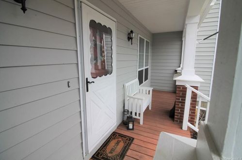 18 Taconic St, Poughkeepsie NY 12603-4424 exterior