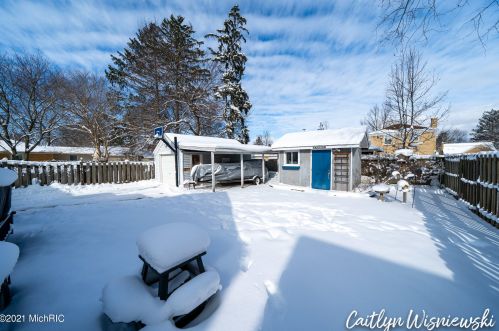 941 Northlawn St, Grand Rapids MI 49505-3717 exterior