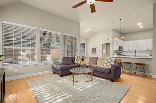 8119 Frst Hts Ln, Austin TX 78749-3506 exterior