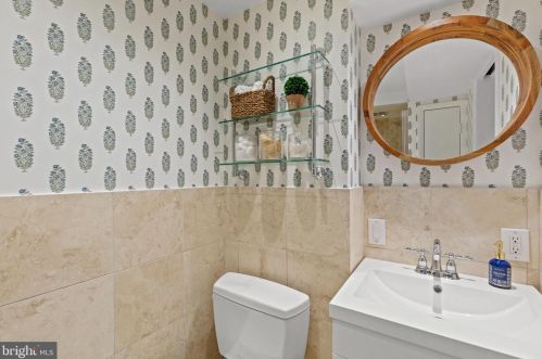 5206 Abingdon Rd, Bethesda MD 20816-1835 exterior