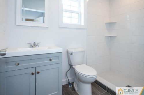 20 Kenmore Rd, Edison NJ 08817-4044 exterior