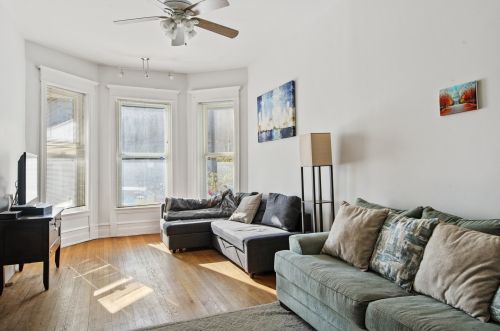 650 Barry Ave, Chicago IL 60634-4912 exterior