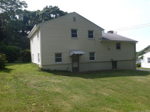 32 Baldwin Ct, Uncasville, CT 06382-1833