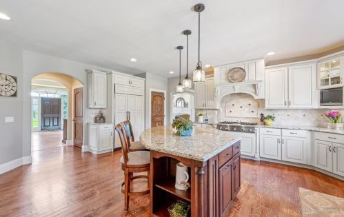 5612 Meadowbrook Ln, Bull Valley IL 60014-3009 exterior