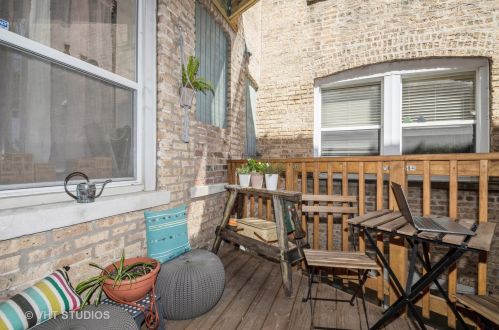 4455 Whipple St, Chicago IL 60625-3800 exterior