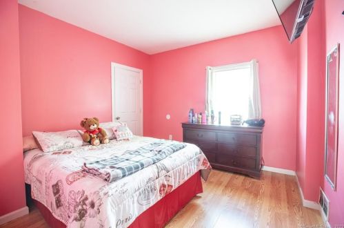 376 Chestnut St, New Britain CT 06051-2309 exterior