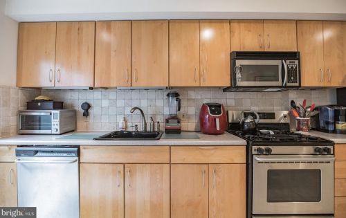 560 Judson St, Philadelphia PA 19121-2028 exterior