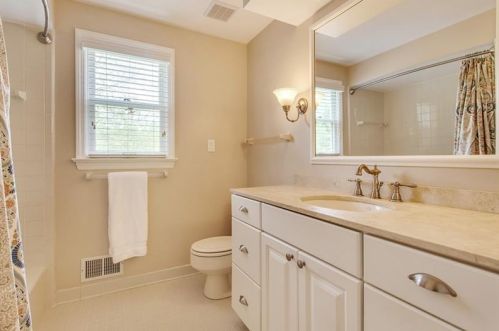 1505 Candlewood Dr, Pittsburgh PA 15241-2907 exterior