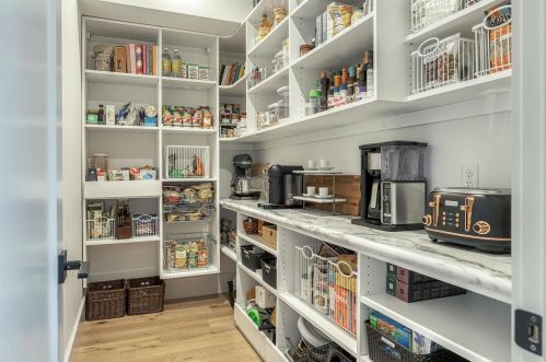 100 Ladue Meadows Ln, Saint Louis MO 63141-7503 exterior