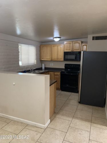 8464 Mary Dr, Tucson AZ 85730-1831 exterior