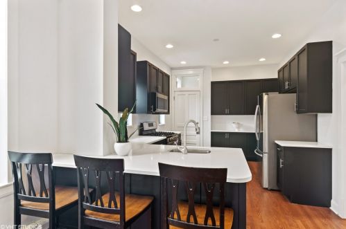 2147 Dickens Ave, Chicago IL 60639-3433 exterior