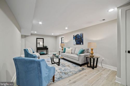 1505 Crestwood Dr, Alexandria VA  22302-2303 exterior