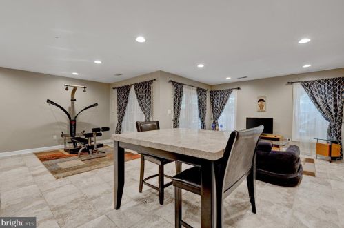 3822 Elmwood Towne Way, Alexandria VA  22303-1161 exterior