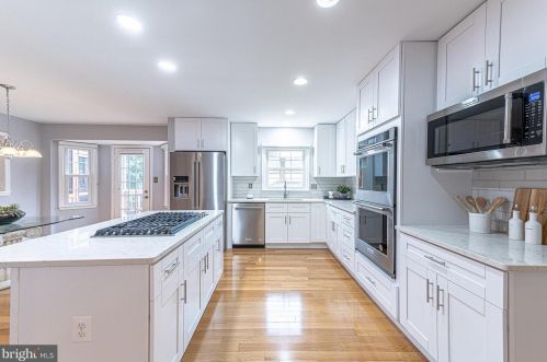 7712 Midday Ln, Alexandria VA 22306-2758 exterior