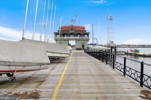 403 Howard St, Riverton NJ 08077-1328 exterior