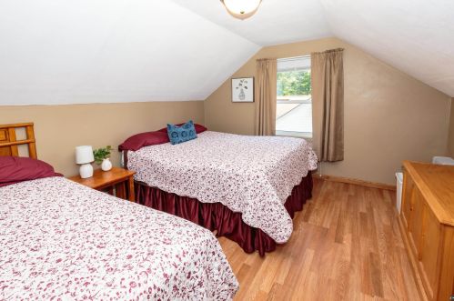 2707 Hagberg St, Duluth MN 55811-2802 exterior