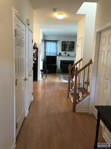 113 Cambridge Dr, Nutley NJ 07110-3913 exterior