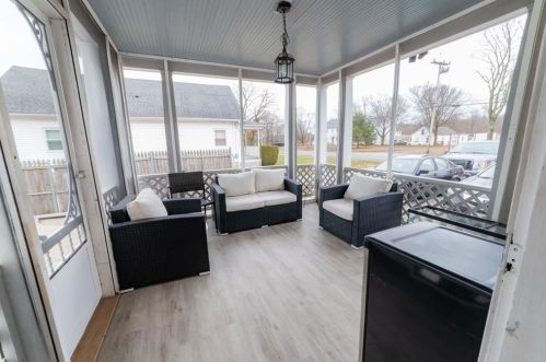 325 Greenville Ave, Providence RI 02919-1330 exterior