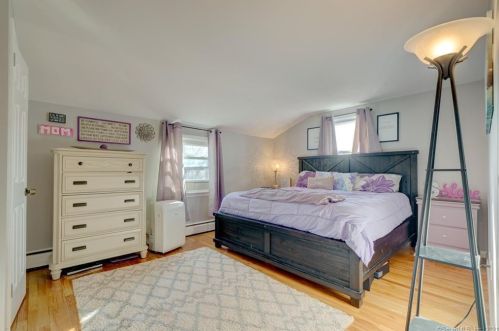 20 Orbit Dr, Enfield CT 06082-5528 exterior