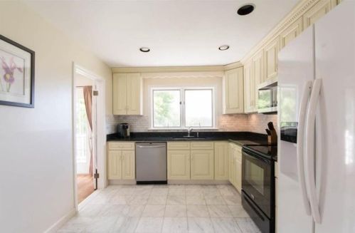 223 Corey Ln, Middletown RI 02842-5659 exterior