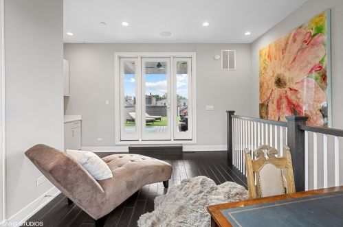 1419 Oakdale Ave, Chicago IL 60657-4118 exterior