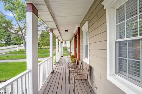 9 Forest Hill Rd, Town Center, NJ 07052-4517