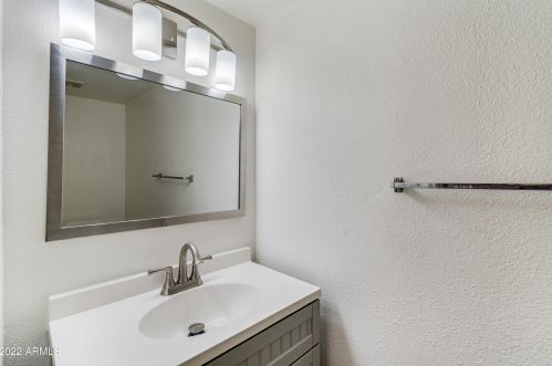 8839 12 Pl, Phoenix AZ 85020-3017 exterior