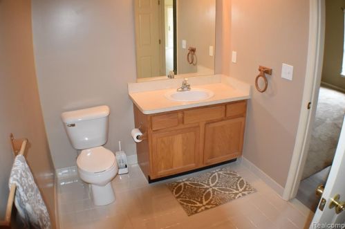 16364 Grandview Dr, Macomb Township MI 48044-4068 exterior