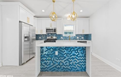 8450 Euclid Ave, Chicago IL 60617-2260 exterior