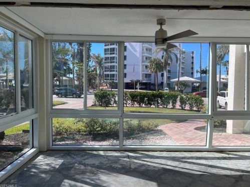 2100 Gulf Shore Blvd, Naples FL 34102-1653 exterior