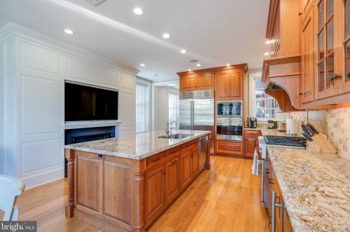 2101 Delancey St, Philadelphia PA 19103-6408 exterior